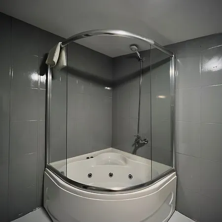 Ardos Park Hotell 4*